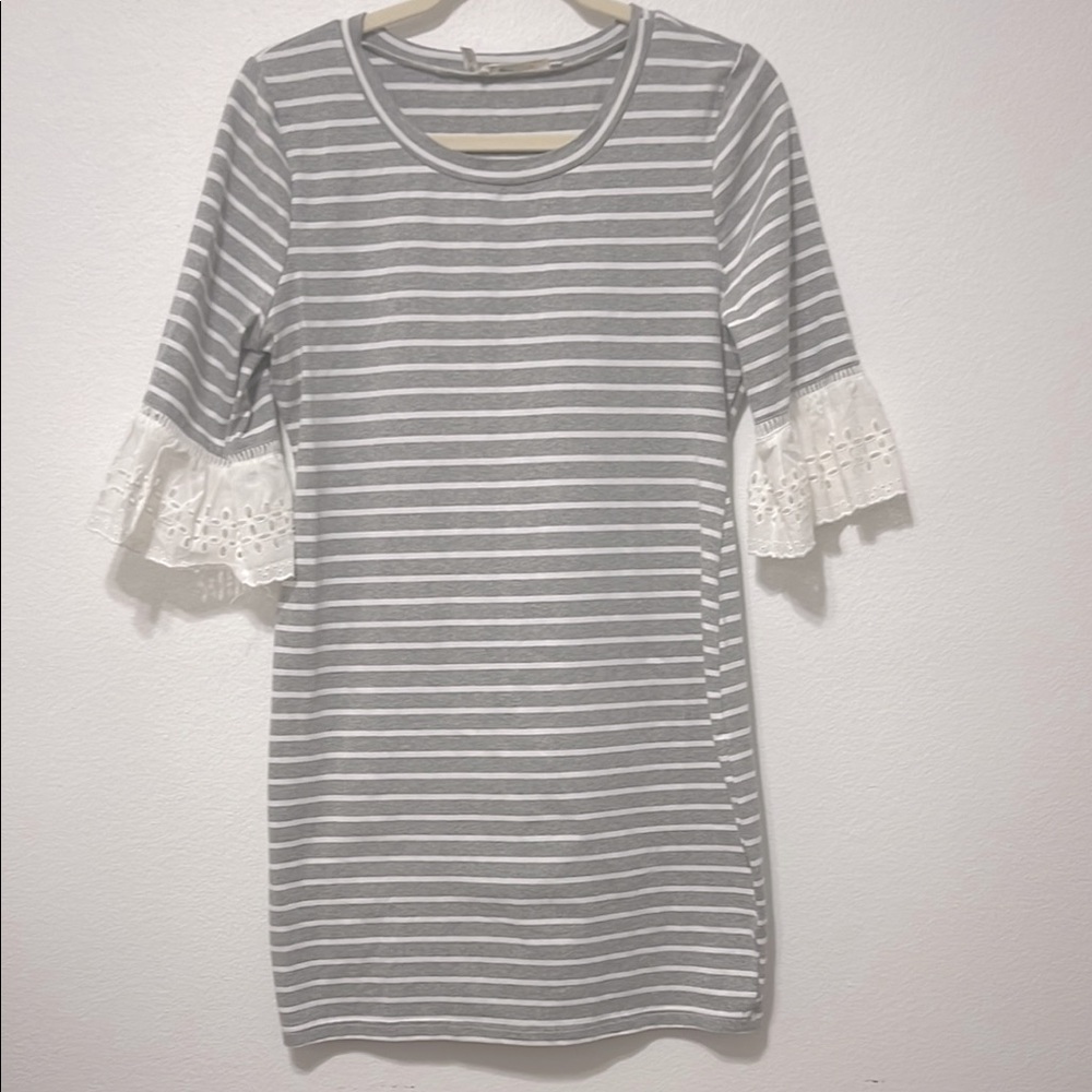 Gray Striped Dress with Lace Sleeves Size Junior Large PTP 18” EUC